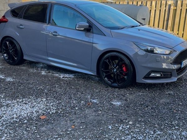 Ford Focus Hatchback, Diesel, 2015, Grey