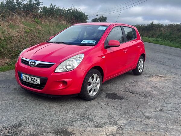 Hyundai i20 Hatchback, Petrol, 2010, Red
