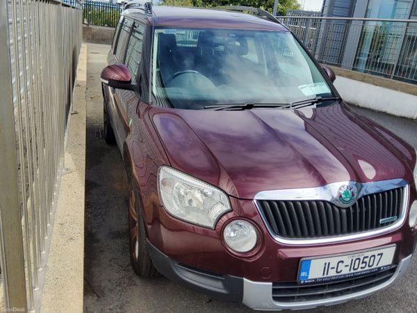 Skoda Yeti SUV, Diesel, 2011, Red