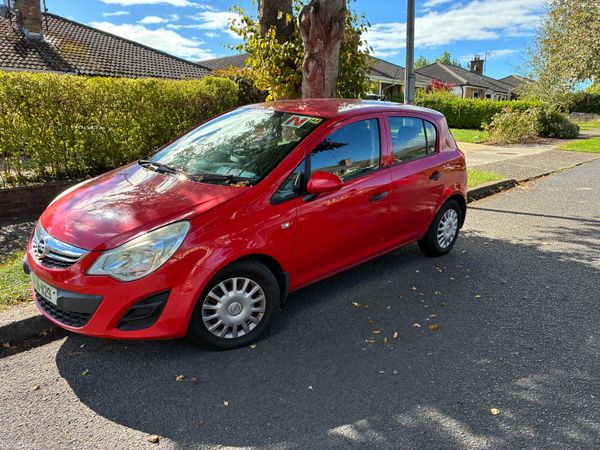 Opel Corsa Hatchback, Petrol, 2011, Red
