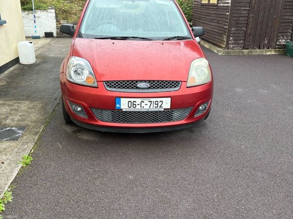 Ford Fiesta Hatchback, Petrol, 2006, Red