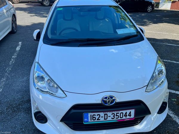 Toyota Aqua Hatchback, Petrol Hybrid, 2016, White