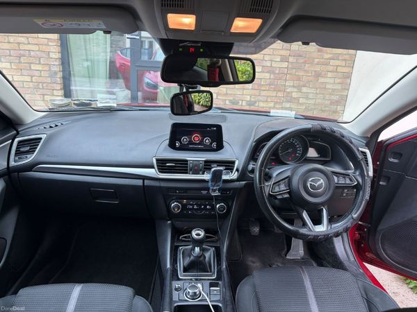 Mazda Mazda3 Hatchback, Petrol, 2017, Red
