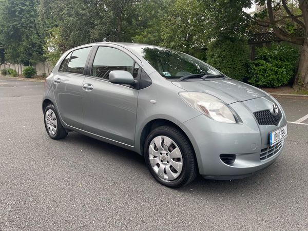 Toyota Yaris Hatchback, Petrol, 2009, Silver