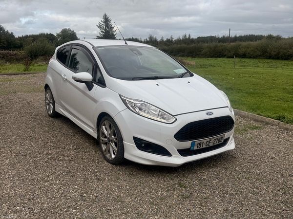Ford Fiesta Hatchback, Diesel, 2016, White