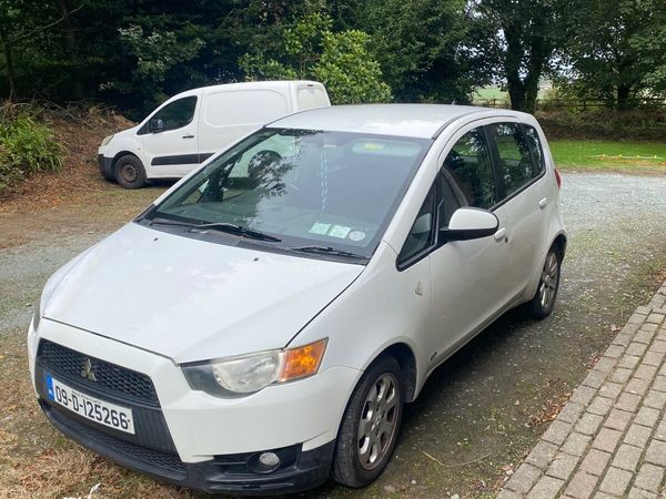 Mitsubishi Colt MPV, Petrol, 2009, White