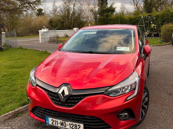Renault Clio Hatchback, Petrol, 2021, Red