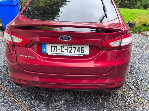 Ford Mondeo Hatchback, Diesel, 2017, Red