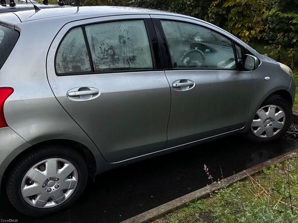 Toyota Yaris Hatchback, Petrol, 2009, Silver