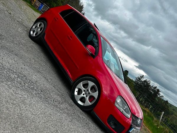 Volkswagen Golf Hatchback, Petrol, 2005, Red