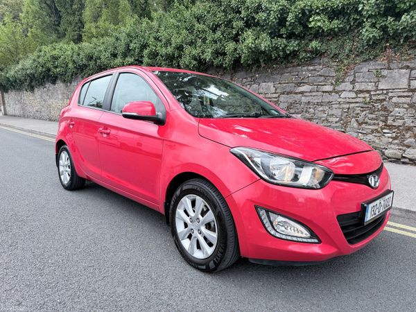 Hyundai i20 Hatchback, Petrol, 2013, Red