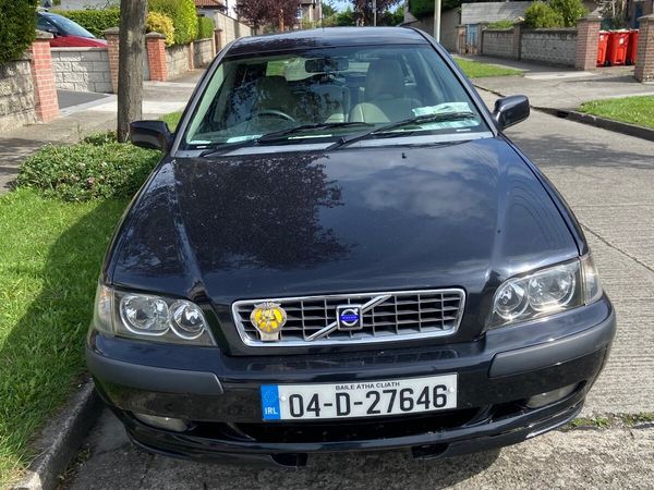 Volvo V40 Hatchback, Petrol, 2004, Black