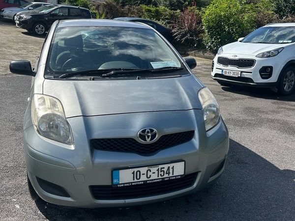 Toyota Yaris Hatchback, Petrol, 2010, Silver