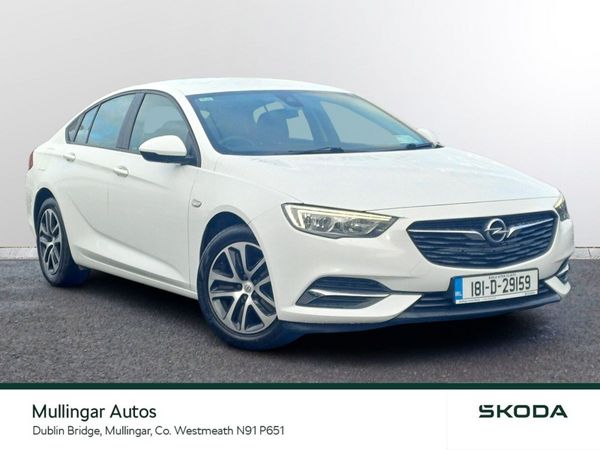 Opel Insignia Hatchback, Diesel, 2018, White