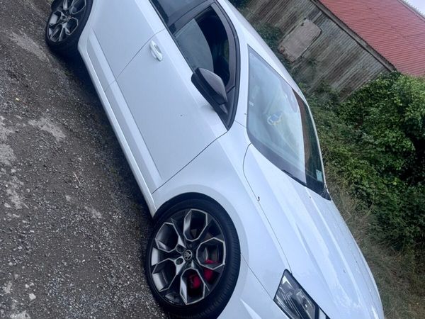 Skoda Octavia Hatchback, Diesel, 2019, White