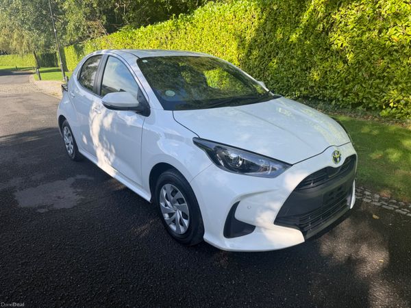 Toyota Yaris Hatchback, Petrol Hybrid, 2021, White