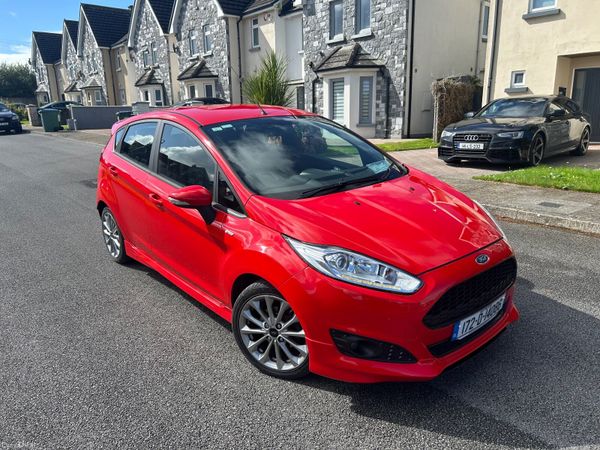 Ford Fiesta Hatchback, Petrol, 2017, Red