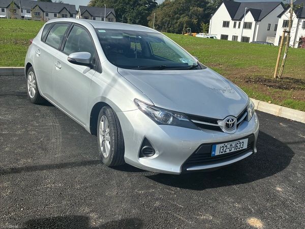 Toyota Auris Hatchback, Diesel, 2013, Silver