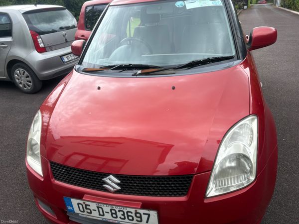 Suzuki Swift Hatchback, Petrol, 2005, Red