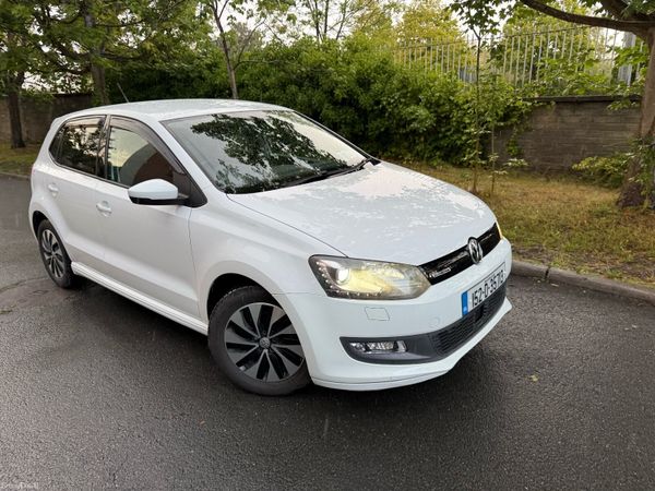 Volkswagen Polo Hatchback, Petrol, 2015, White