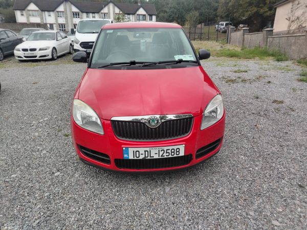 Skoda Fabia Hatchback, Petrol, 2010, Red