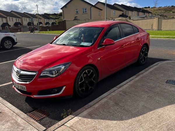 Vauxhall Insignia Hatchback, Diesel, 2016, Red