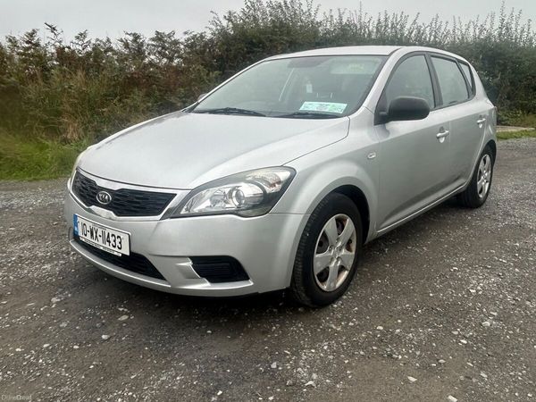 Kia Ceed Hatchback, Diesel, 2010, Silver