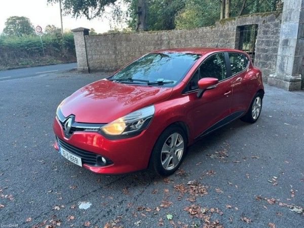 Renault Clio Hatchback, Petrol, 2015, Red