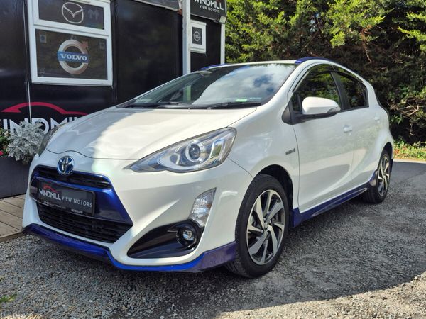 Toyota Aqua Saloon, Petrol Hybrid, 2015, White