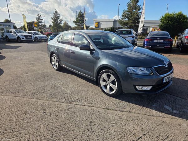 Skoda Octavia Saloon, Diesel, 2016, Grey