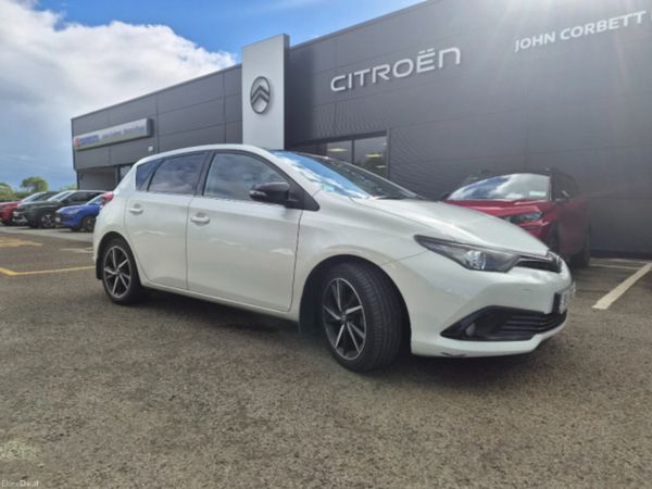 Toyota Auris Hatchback, Petrol, 2018, White