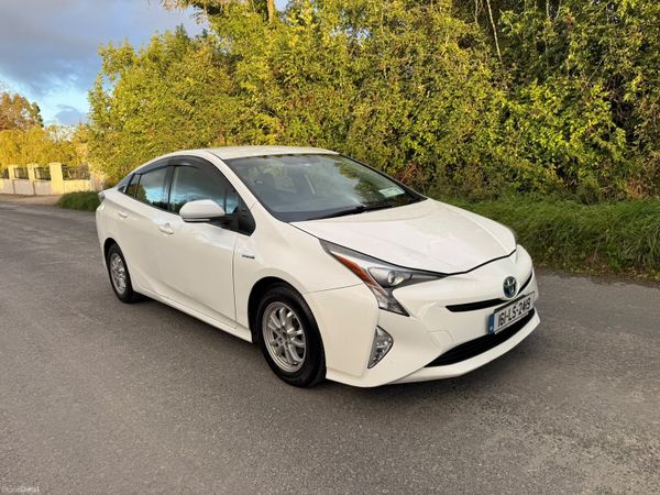 Toyota Prius Hatchback, Petrol Hybrid, 2016, White