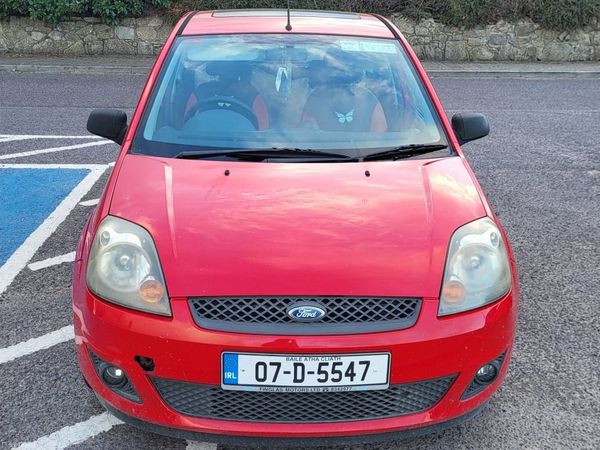 Ford Fiesta Hatchback, Petrol, 2007, Red