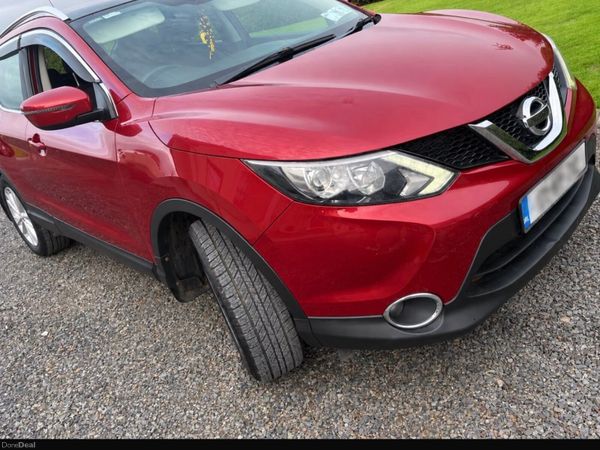 Nissan Qashqai SUV, Diesel, 2017, Red