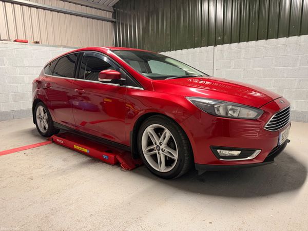 Ford Focus Hatchback, Diesel, 2016, Red