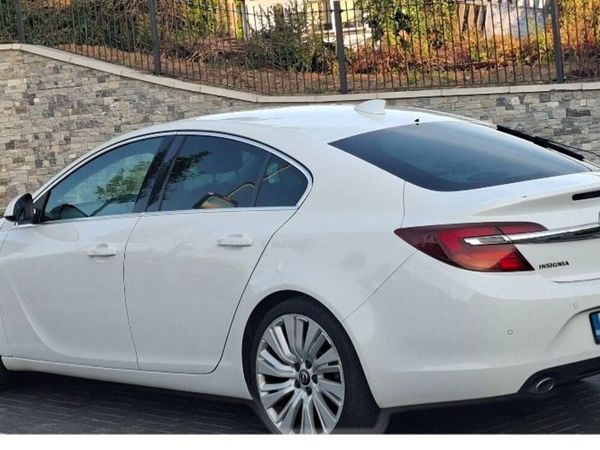 Opel Insignia Hatchback, Diesel, 2017, White