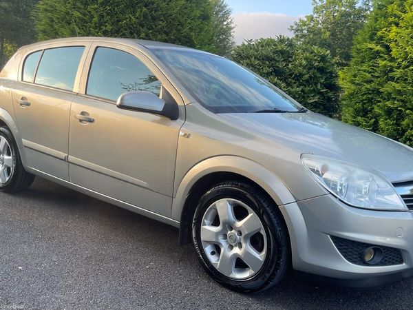 Opel Astra Hatchback, Petrol, 2008, Yellow