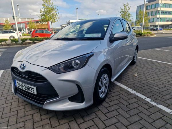 Toyota Yaris Hatchback, Petrol Hybrid, 2021, Silver