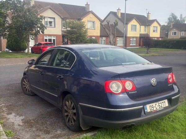 Volkswagen Passat Saloon, Diesel, 2009, Blue