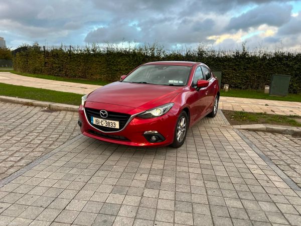 Mazda Mazda3 Hatchback, Diesel, 2015, Red