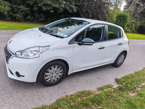 Peugeot 208 Hatchback, Petrol, 2013, White