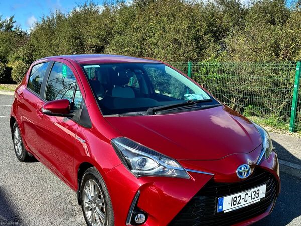 Toyota Yaris MPV, Petrol Hybrid, 2018, Red