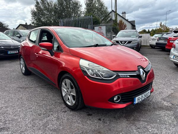 Renault Clio Hatchback, Petrol, 2015, Red
