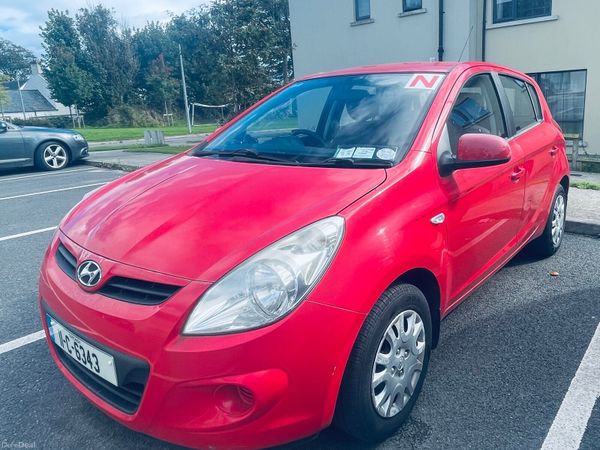 Hyundai i20 Hatchback, Petrol, 2011, Red