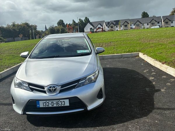 Toyota Auris Hatchback, Diesel, 2013, Silver