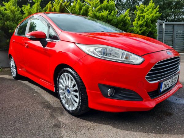 Ford Fiesta Hatchback, Petrol, 2014, Red