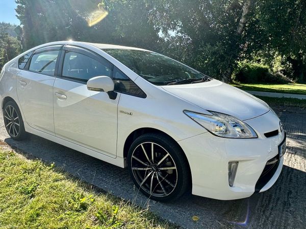 Toyota Prius Hatchback, Petrol Hybrid, 2015, White