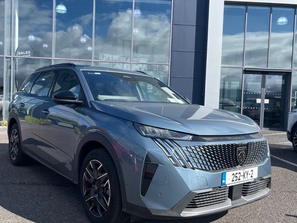 Peugeot 5008 MPV, Petrol, 2025, Blue
