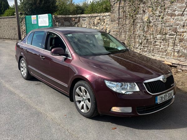 Skoda Superb Saloon, Diesel, 2011, Red