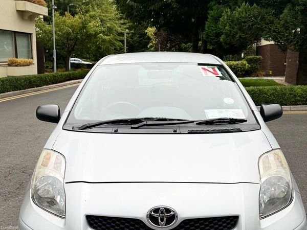 Toyota Yaris Hatchback, Petrol, 2009, Silver